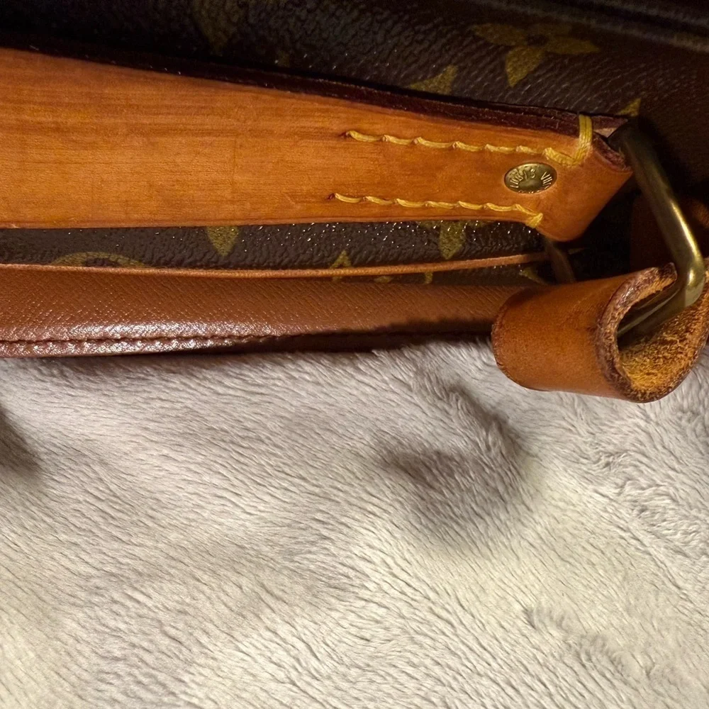 Louis Vuitton Cartouchiere GM Shoulder Bag / COA